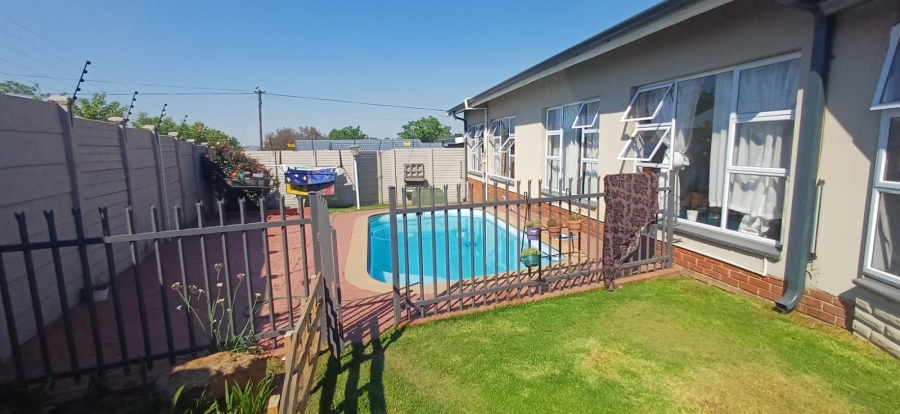 5 Bedroom Property for Sale in Morelig Free State